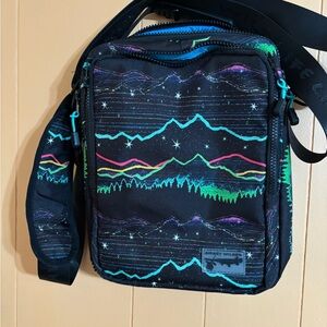 Sipsey Wilder Mountain Pulse Tablet Crossbody Bag NWOT